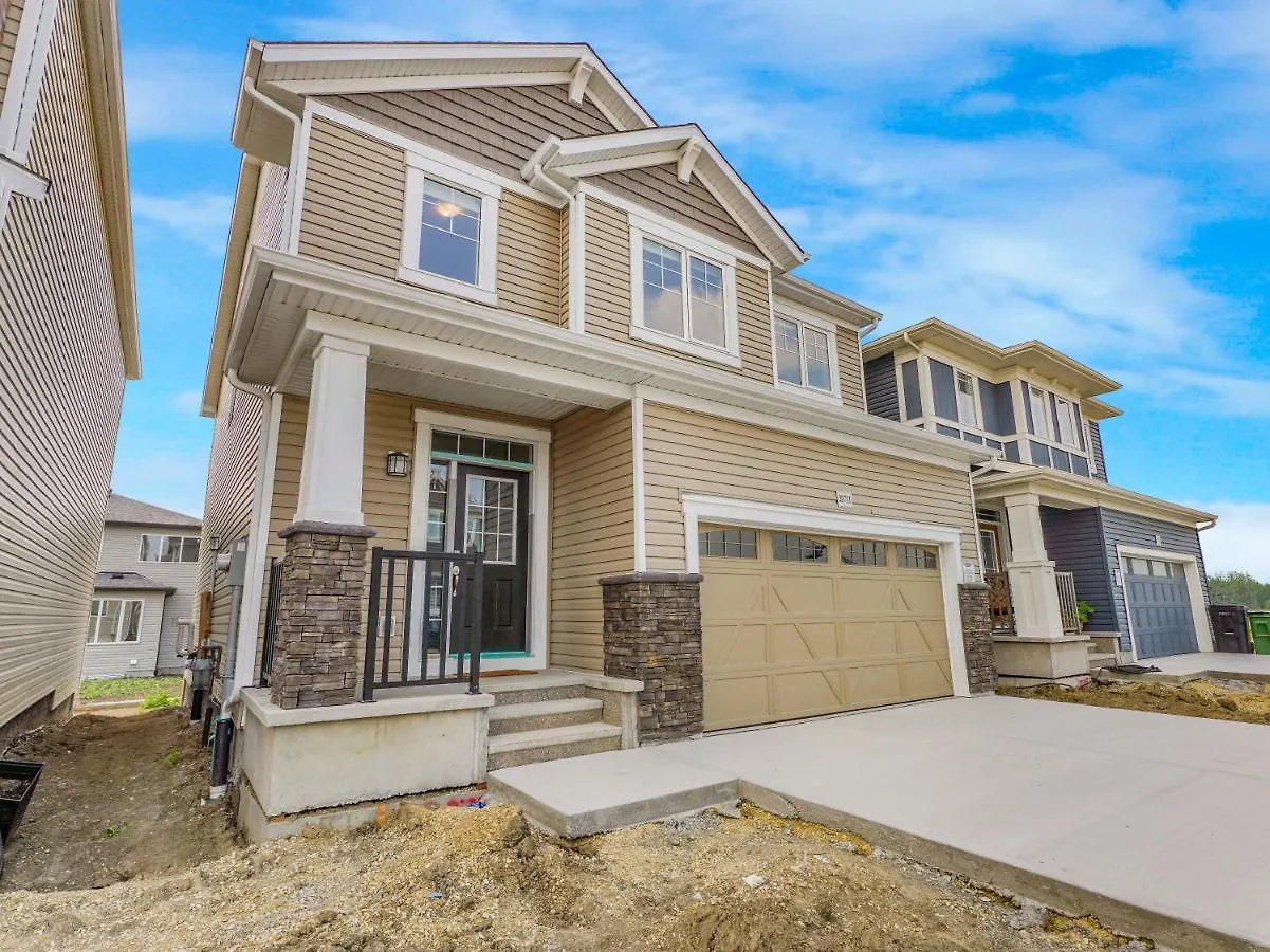 A Cozy 3 Bedroom New House With 2 Living Rooms Edmonton Canada