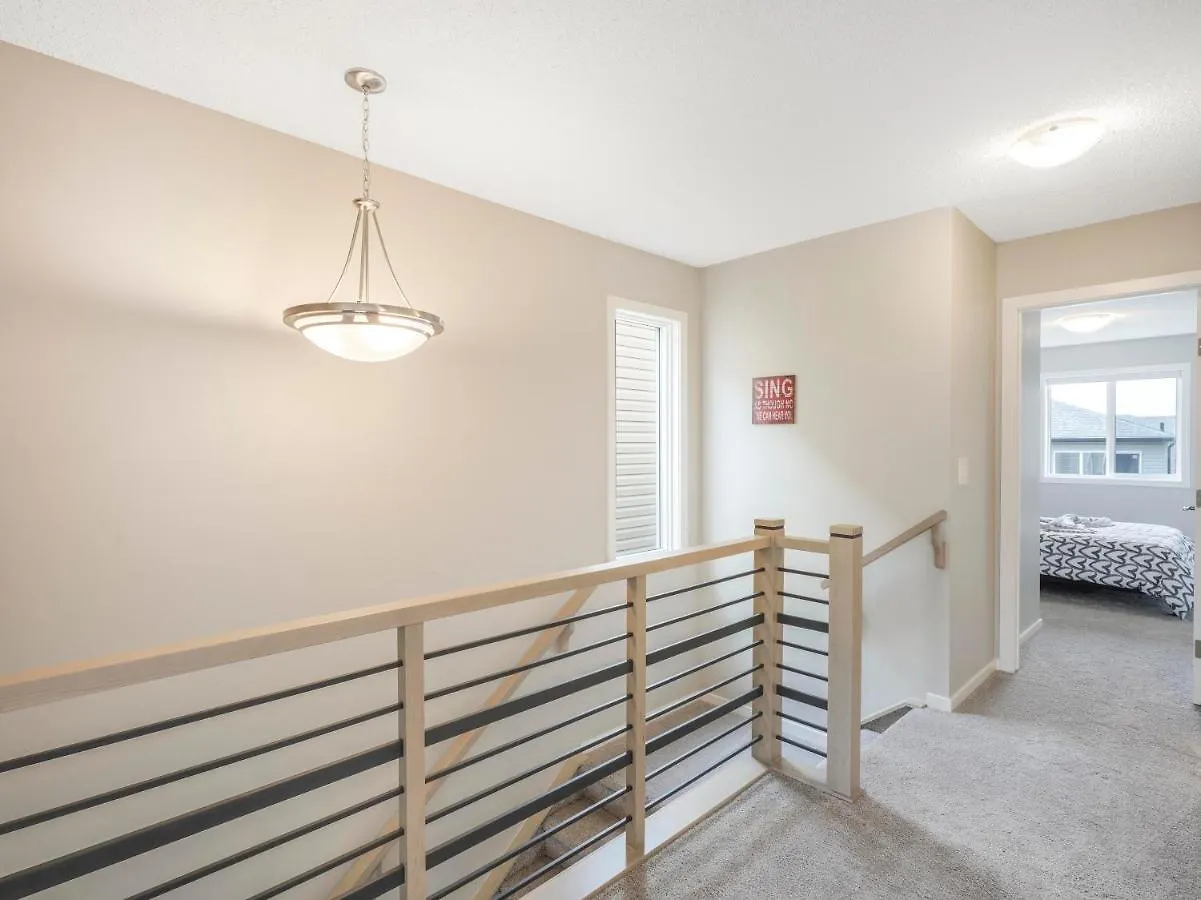 A Cozy 3 Bedroom New House With 2 Living Rooms Edmonton