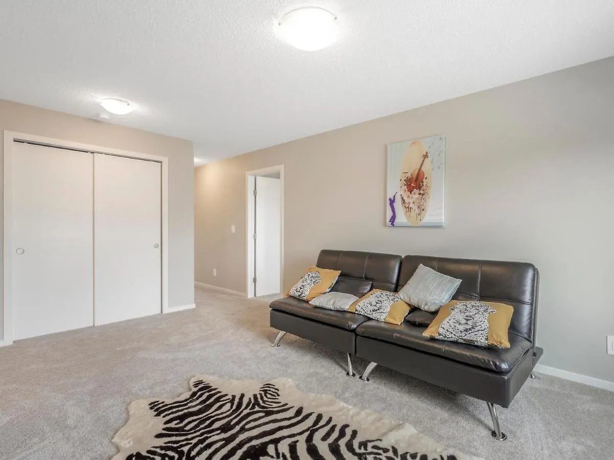 A Cozy 3 Bedroom New House With 2 Living Rooms Edmonton 0*,  Canada