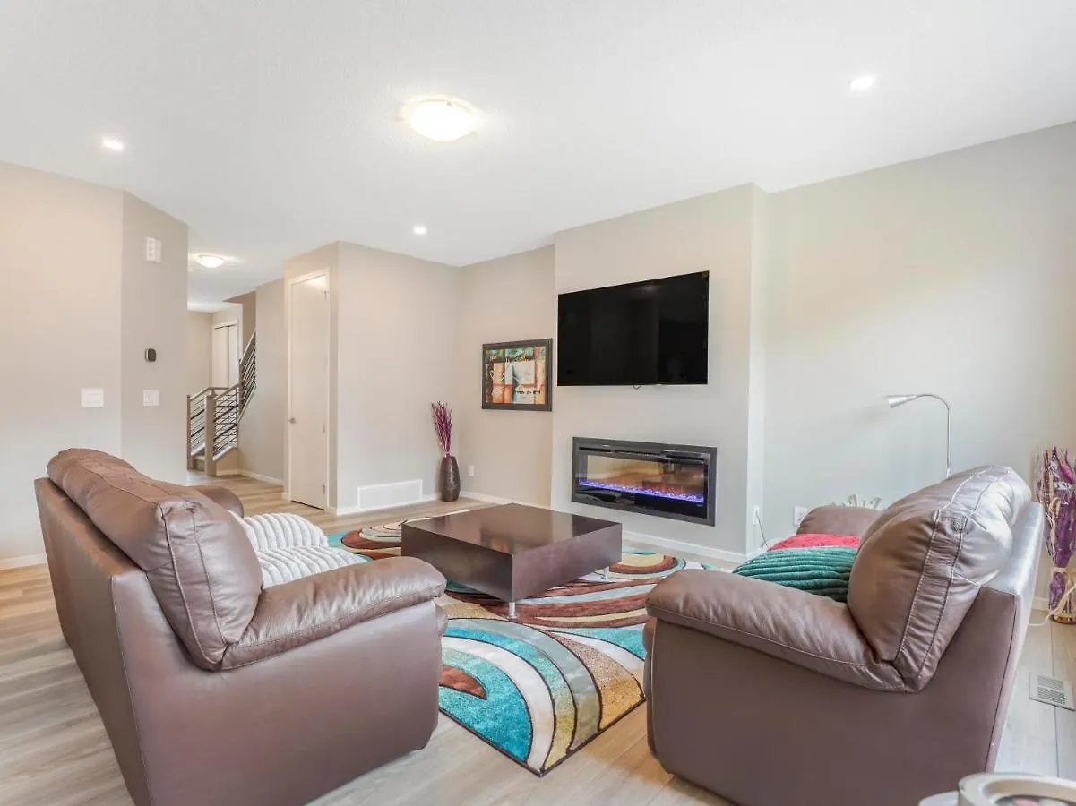 A Cozy 3 Bedroom New House With 2 Living Rooms Edmonton