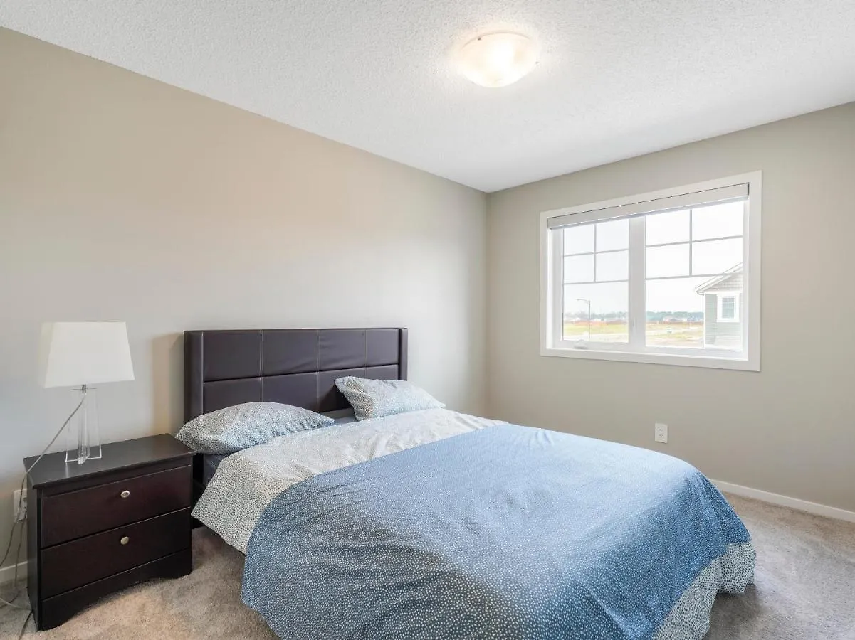 Apartment A Cozy 3 Bedroom New House With 2 Living Rooms Edmonton