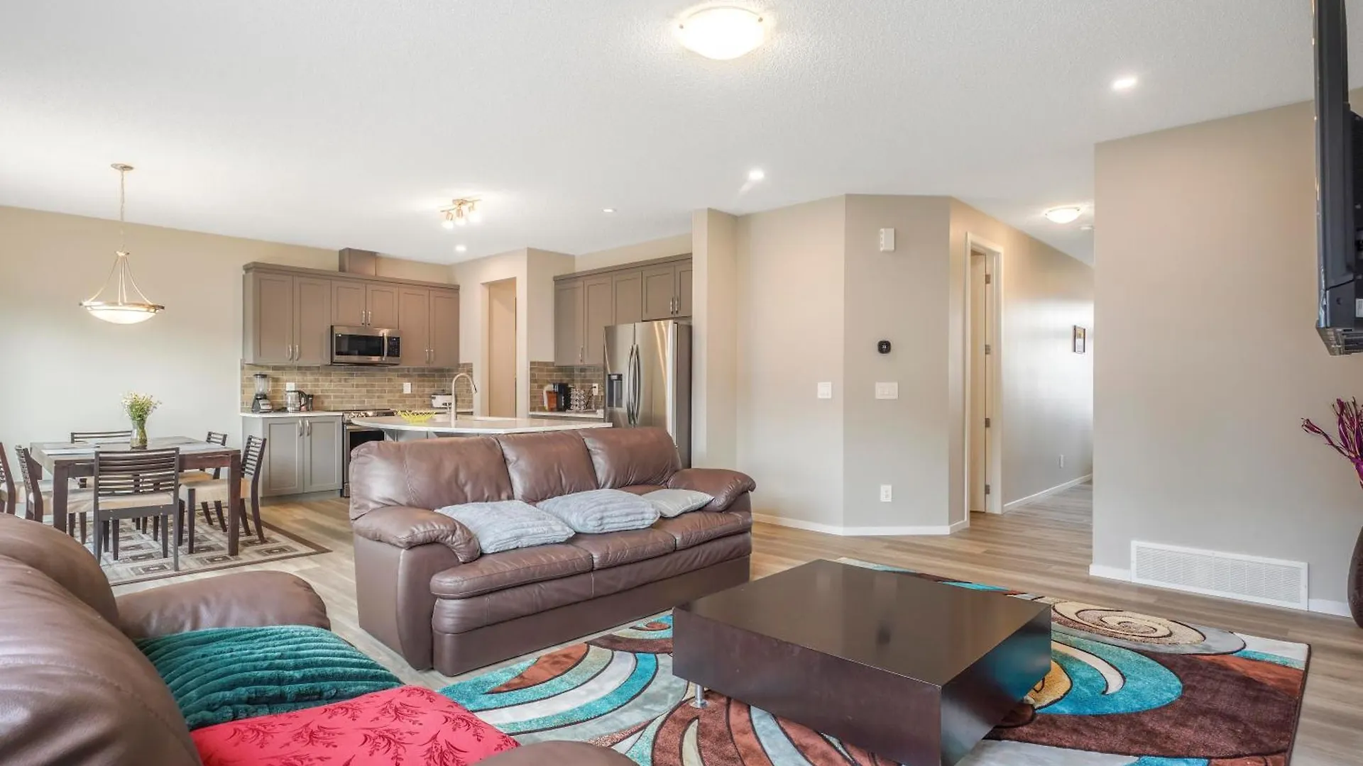 Apartment A Cozy 3 Bedroom New House With 2 Living Rooms Edmonton