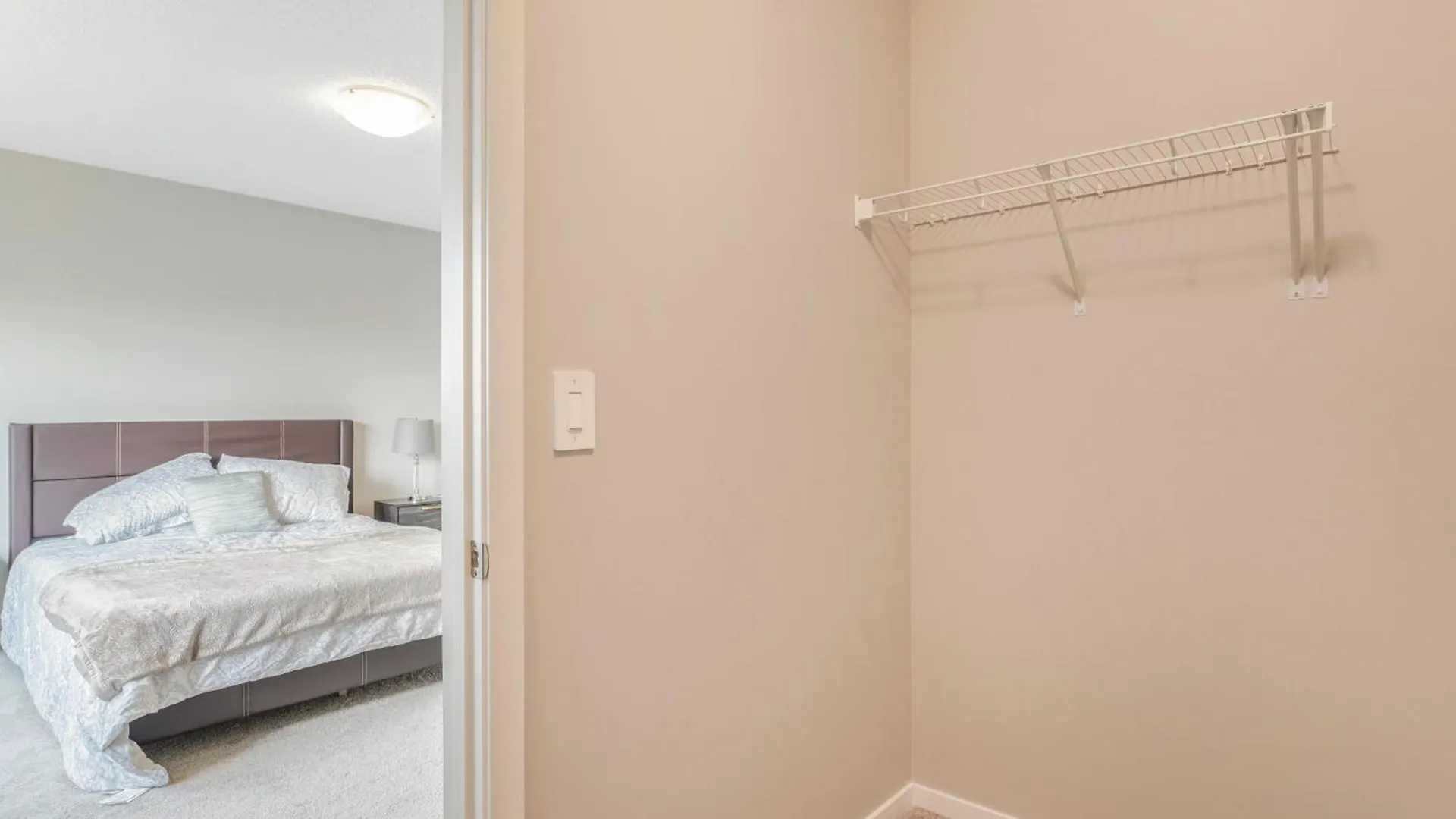 A Cozy 3 Bedroom New House With 2 Living Rooms Edmonton