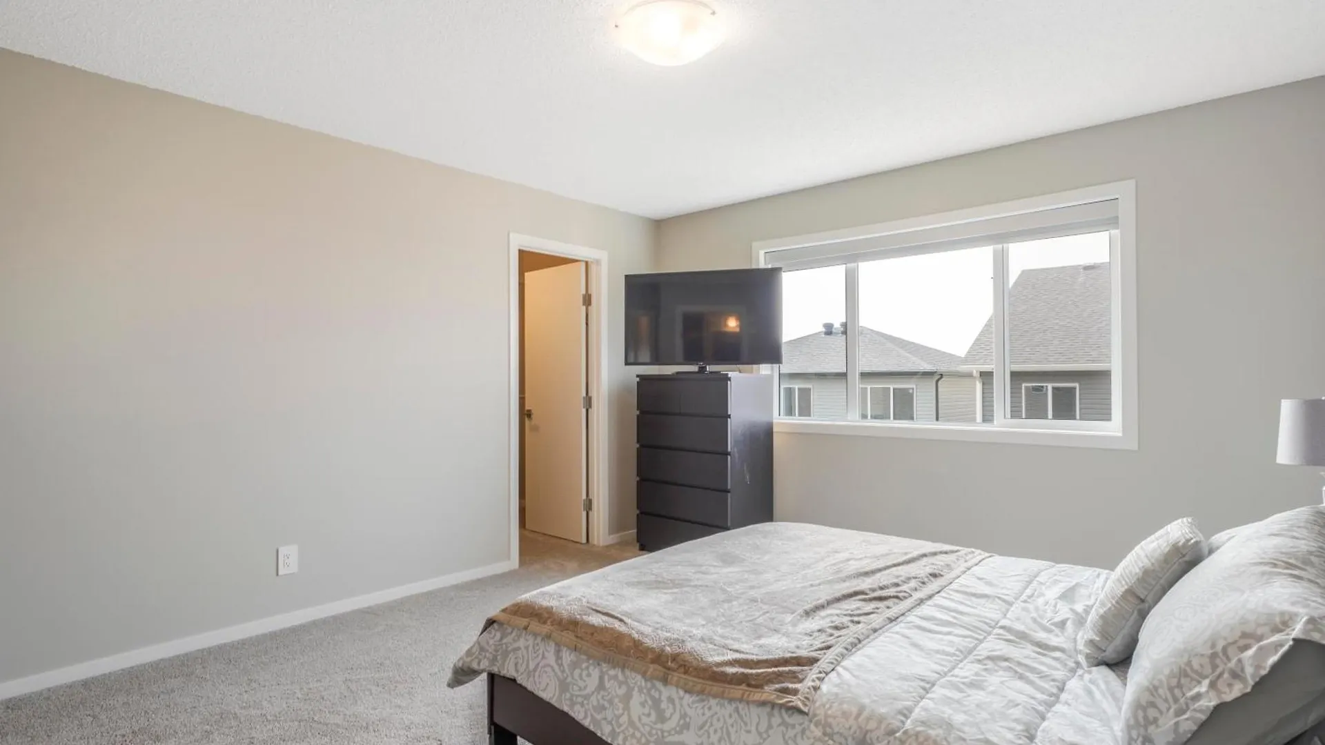 A Cozy 3 Bedroom New House With 2 Living Rooms Edmonton