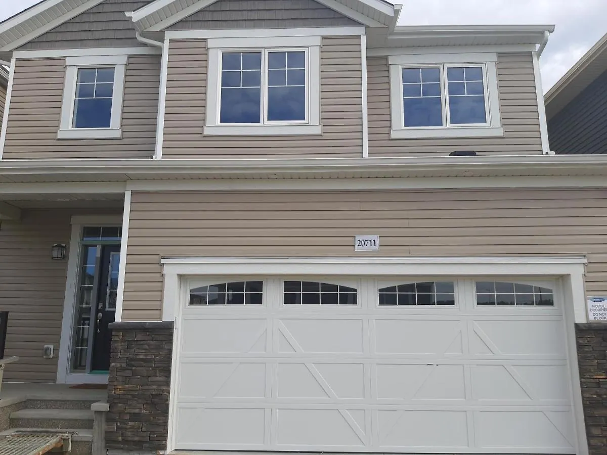 A Cozy 3 Bedroom New House With 2 Living Rooms Edmonton