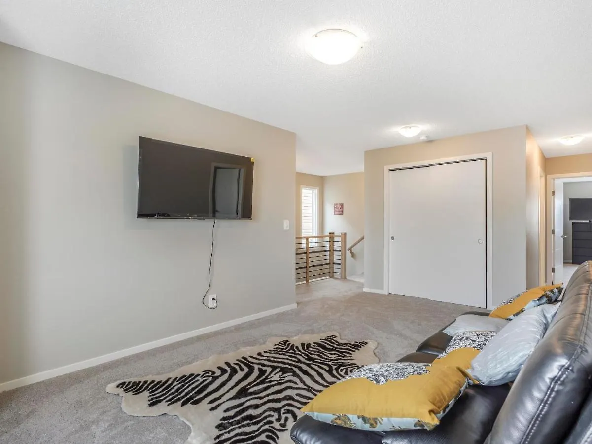 A Cozy 3 Bedroom New House With 2 Living Rooms Edmonton 0*,