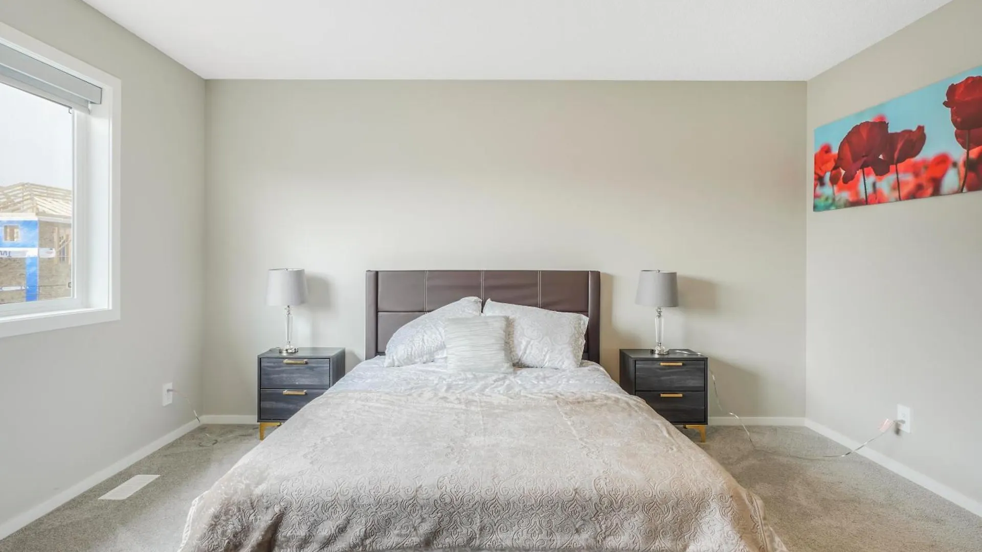 A Cozy 3 Bedroom New House With 2 Living Rooms Edmonton