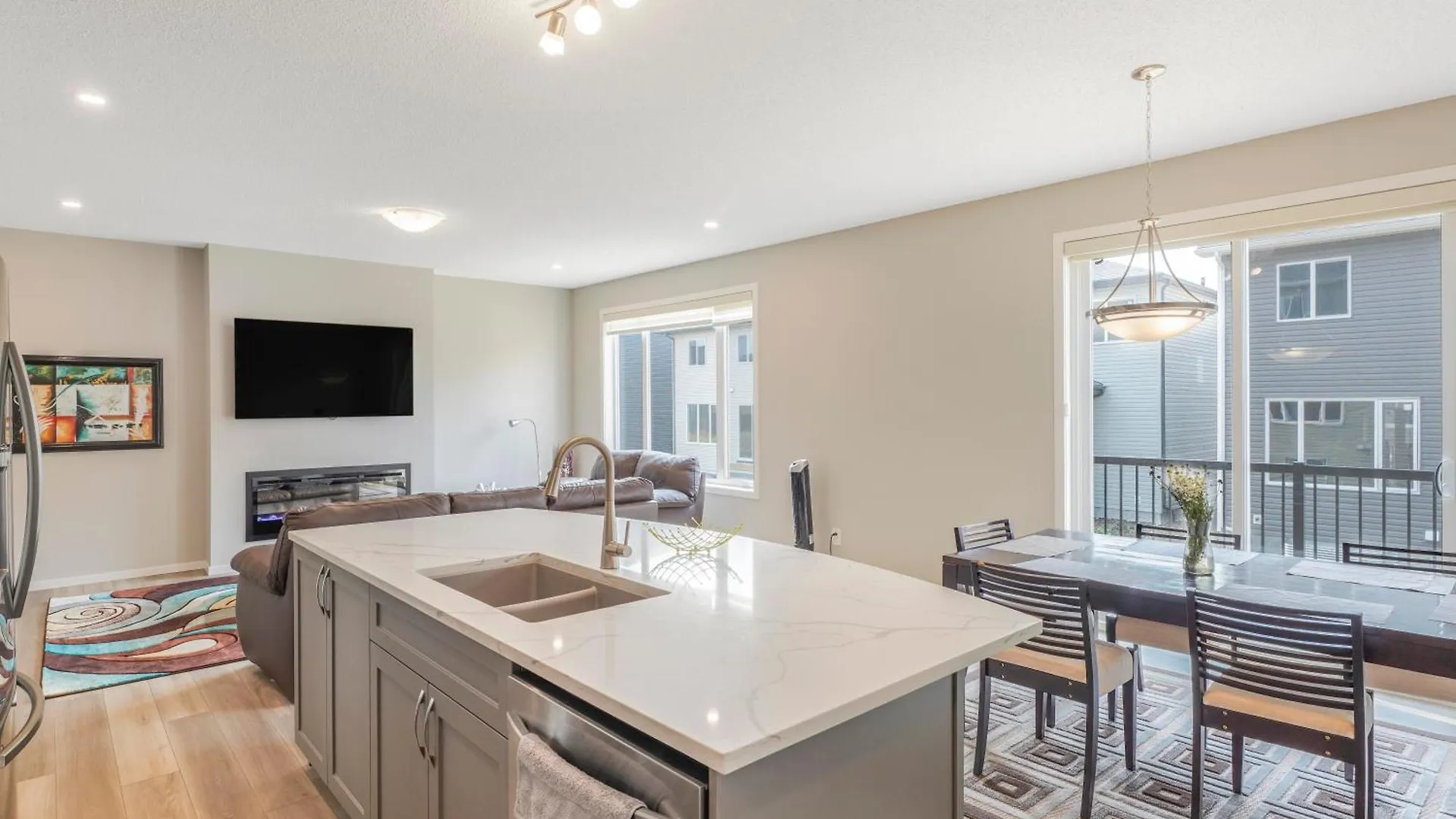 A Cozy 3 Bedroom New House With 2 Living Rooms エドモントン カナダ