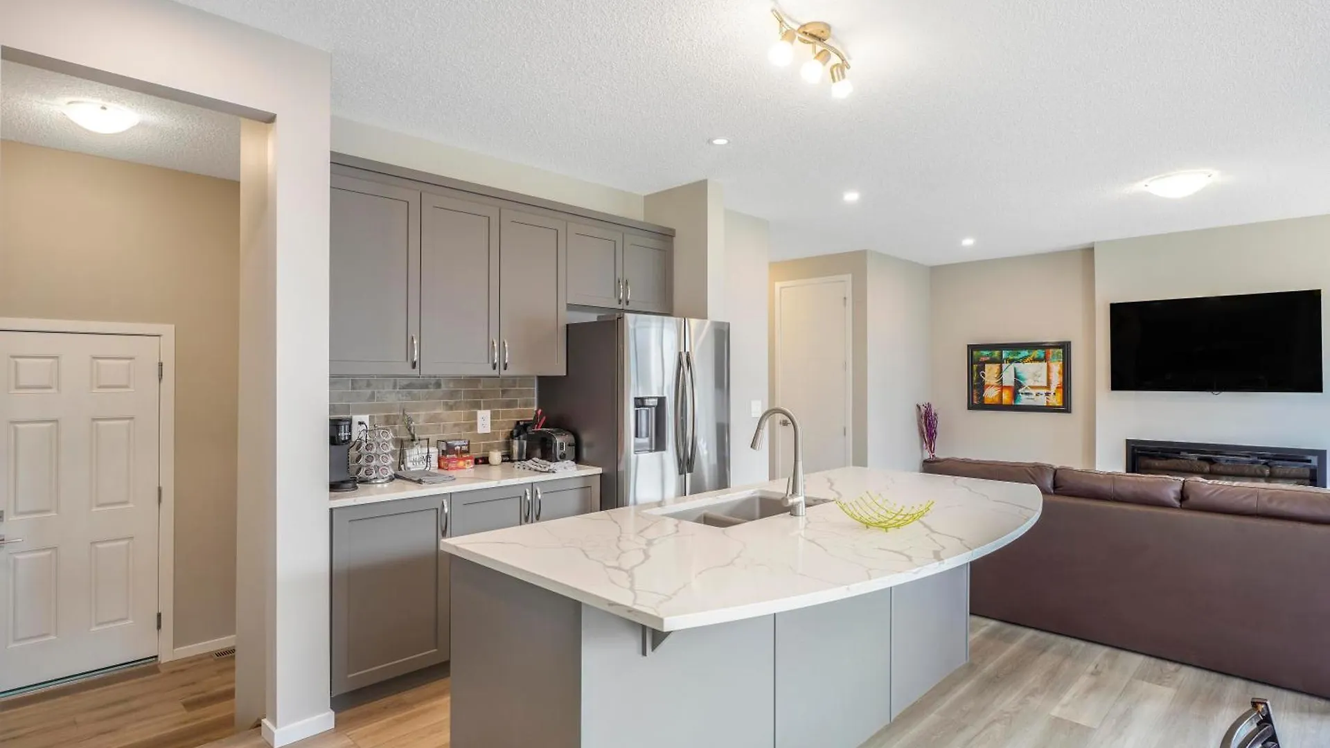 A Cozy 3 Bedroom New House With 2 Living Rooms エドモントン カナダ